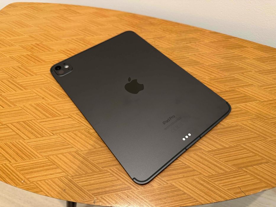 iPad Pro M4 11” 256 GB Wi-Fi + Cellular + Magic Keyboard + etui Nomad