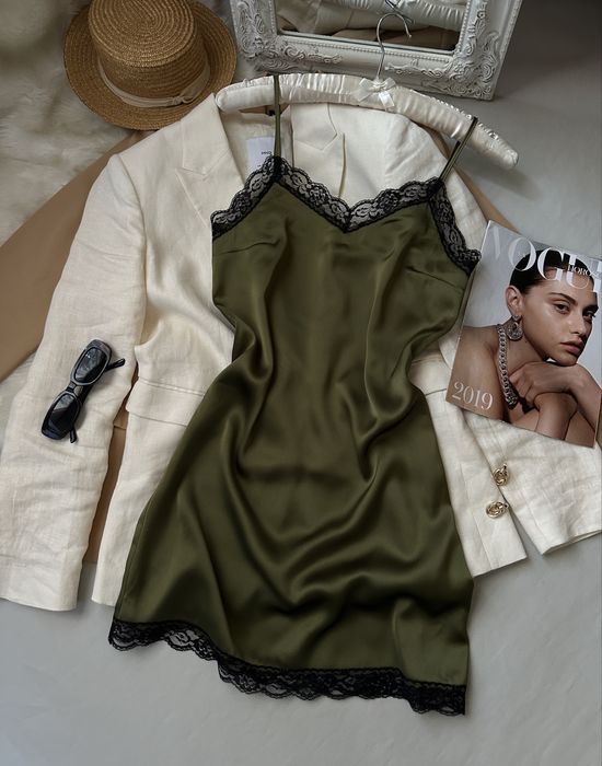 Красива нічна сорочка з мереживом розмір XS-S