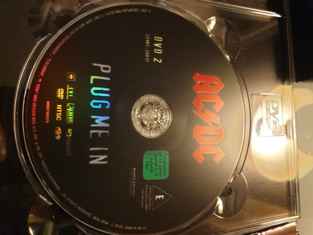 AC/DC -plug me in . Dwie płyty DVD .