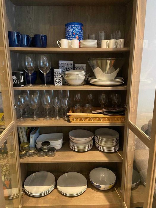 Armário alto c/ 2 portas de vidro cinza claro IKEA