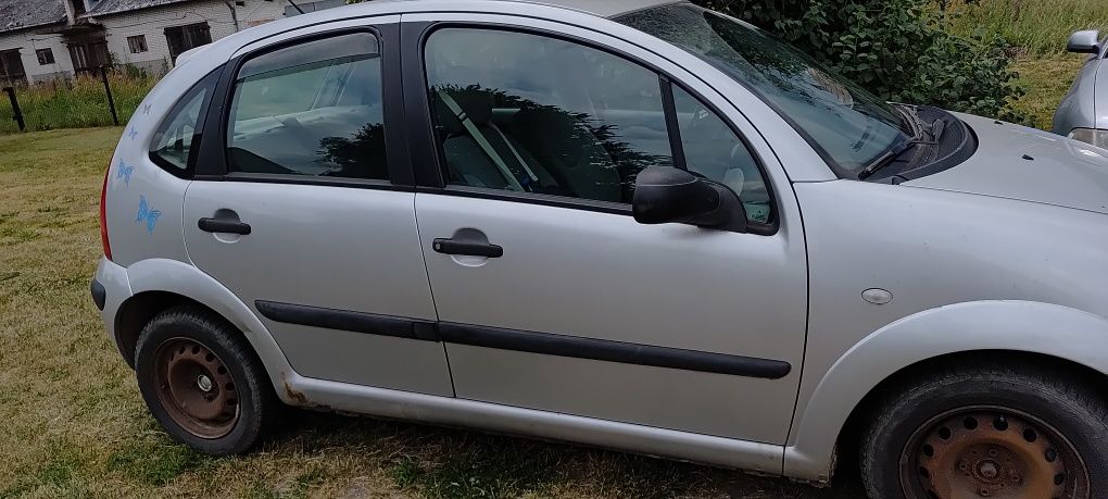 Citroën C3 2004 rok, do wymiany akumulator, pozatym sprawny
