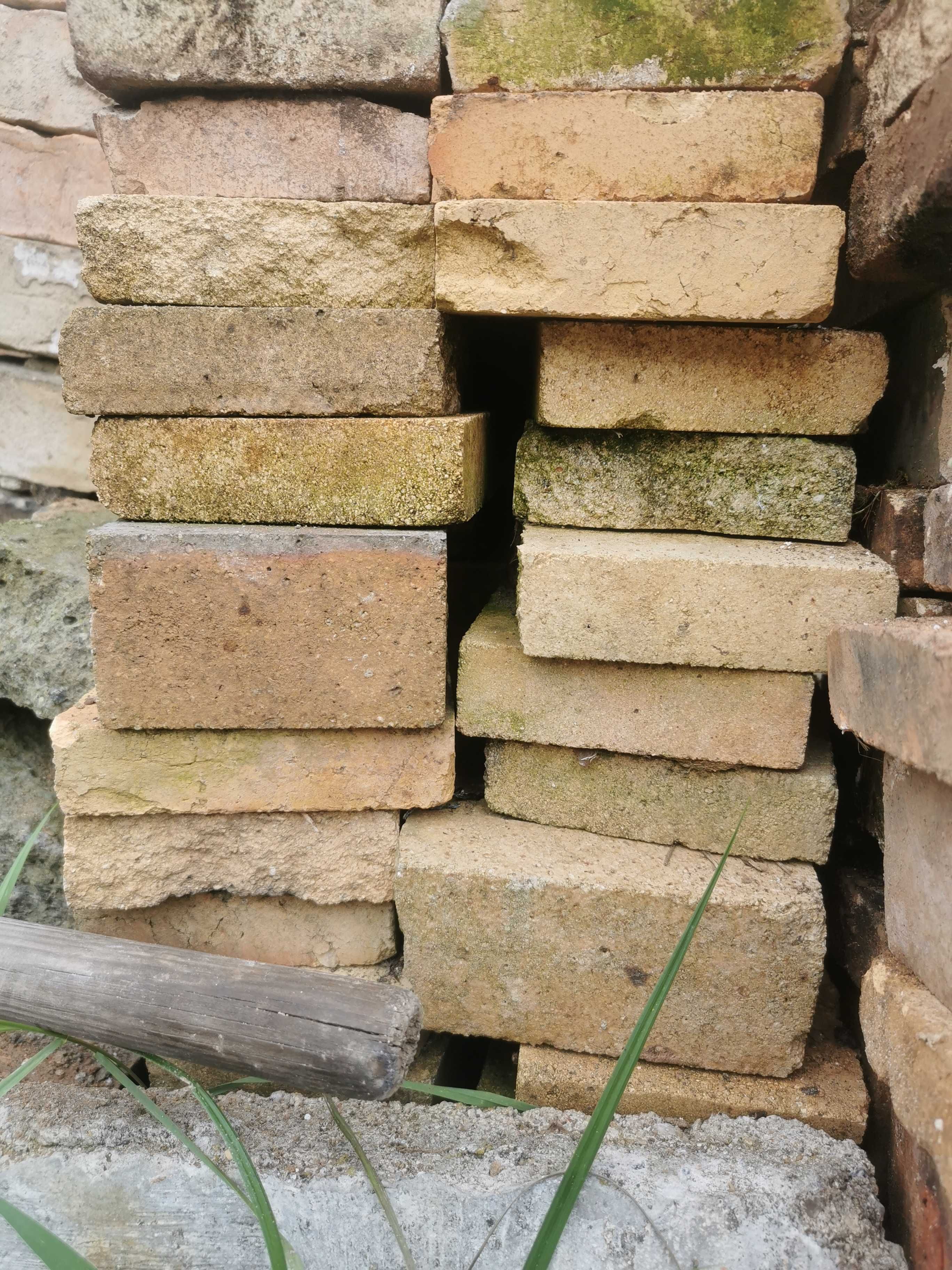 Oddam płytki szamotowe
