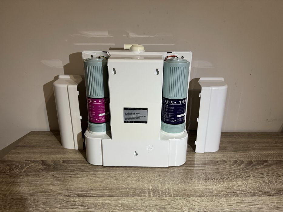 Корея. Майже новий іонізатор води Genesis 1