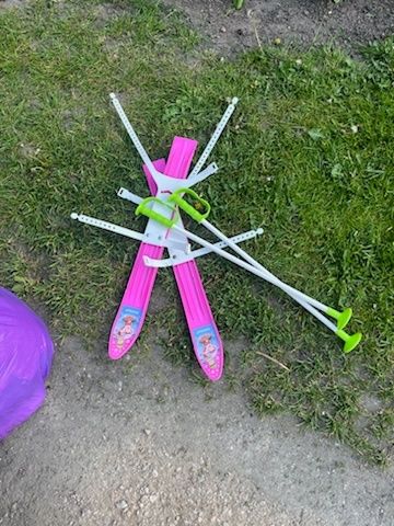 Plastikowe narty dziecięce