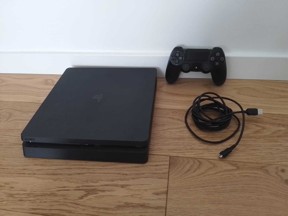 PlayStation 4 (PS4) – Excelente estado + 1 comando + cabos
