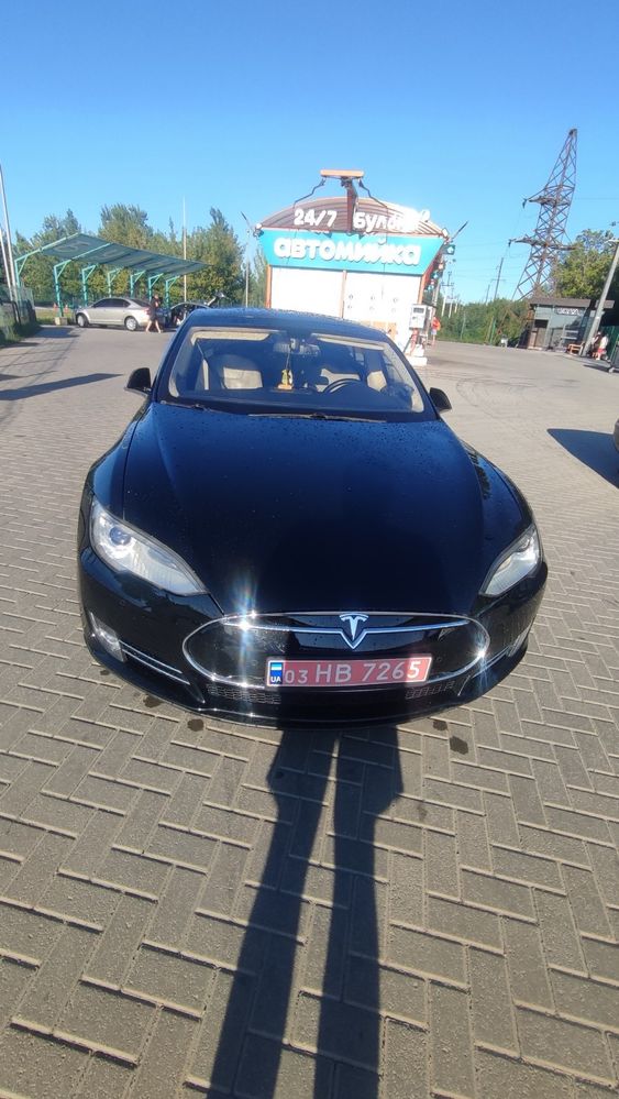 Tesla model S P85D 2014