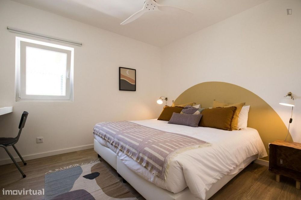 616090 - Fantastic double bedroom in a...