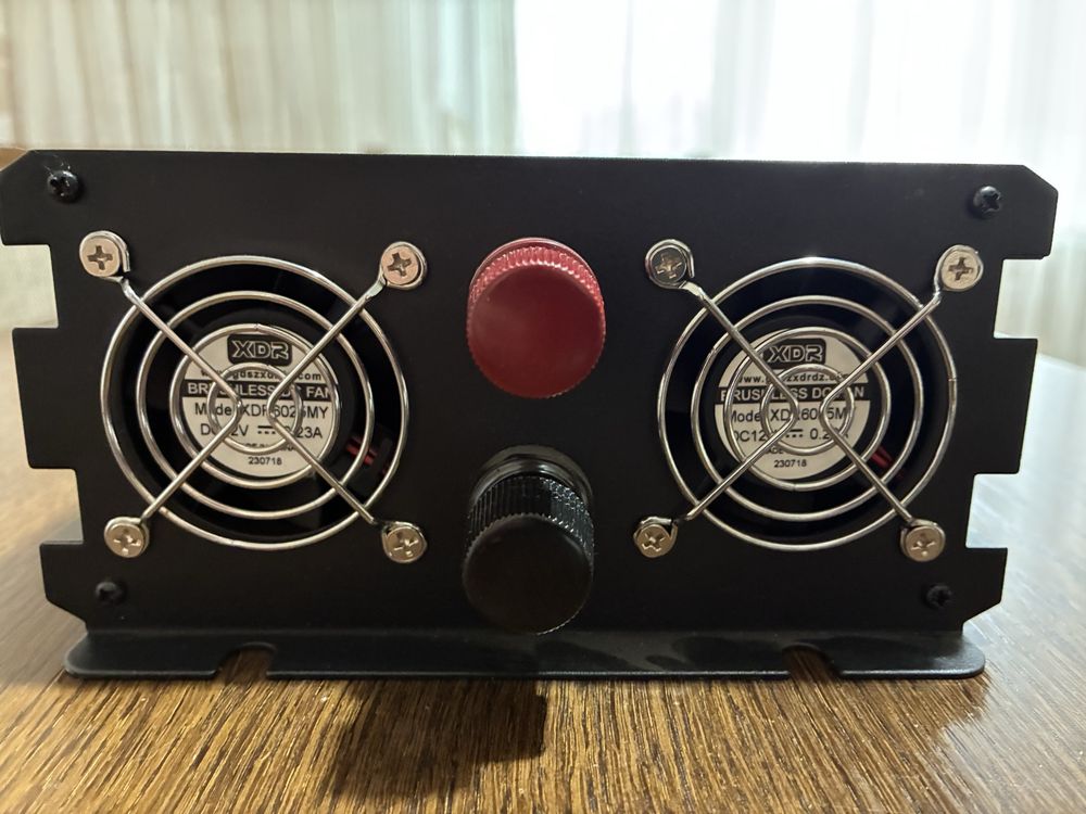 Инвертор Pure Sine Wave 2500W (пик 5000W) с зарядным устройством