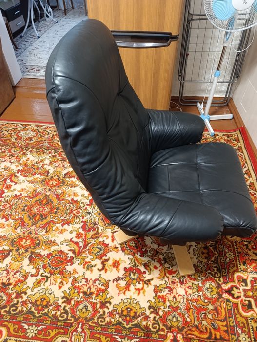 Крісло шкіряне  .