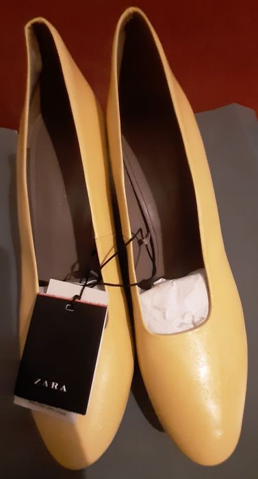 Sapatos novos da coleção da Disney da Zara