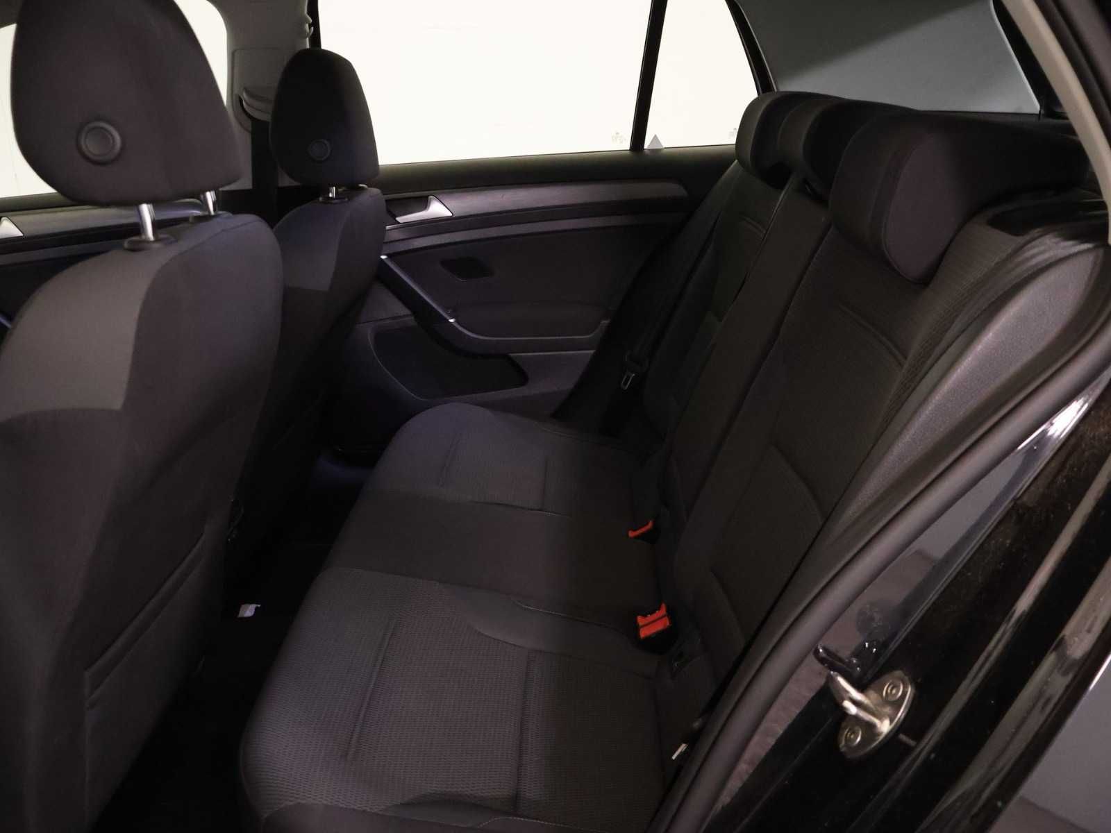 VW E-Golf em estado impecável