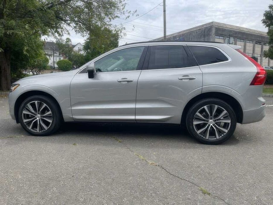 Volvo XC60 B5 Momentum      2022