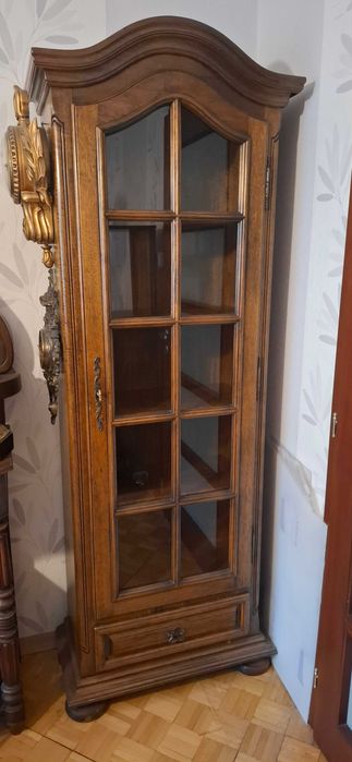 Wąski słupek biblioteka jednodrzwiowa