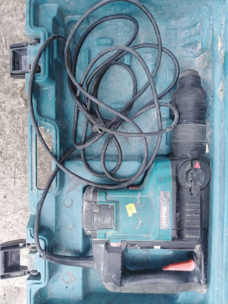 перфоратор MAKITA HR 4000C
