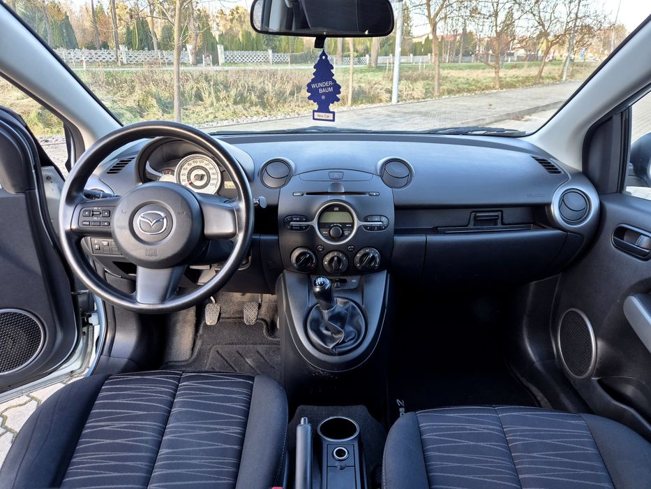 Mazda 2  1.3 benzyna / klimatyzacja/ oryginalny lakier