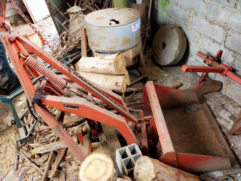 Vendo carregador traseiro para trator