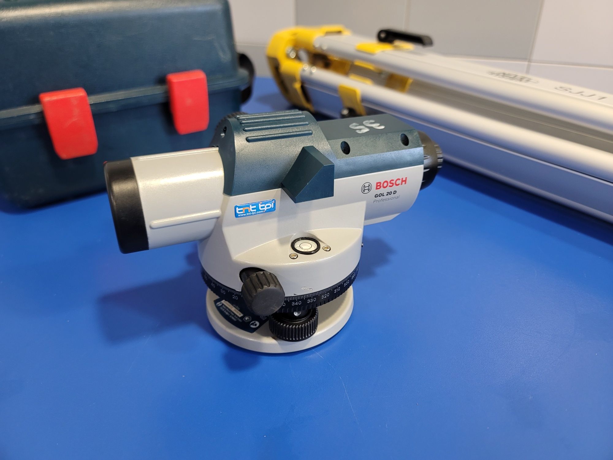 Оптический нивелир Bosch GOL20D + Штатив Nivel System SJJ1 Новый