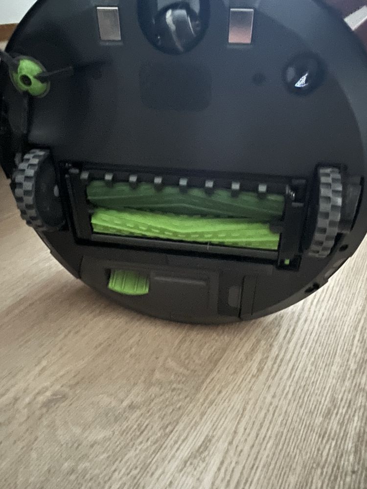 irobot roomba j5+ robot vacuum