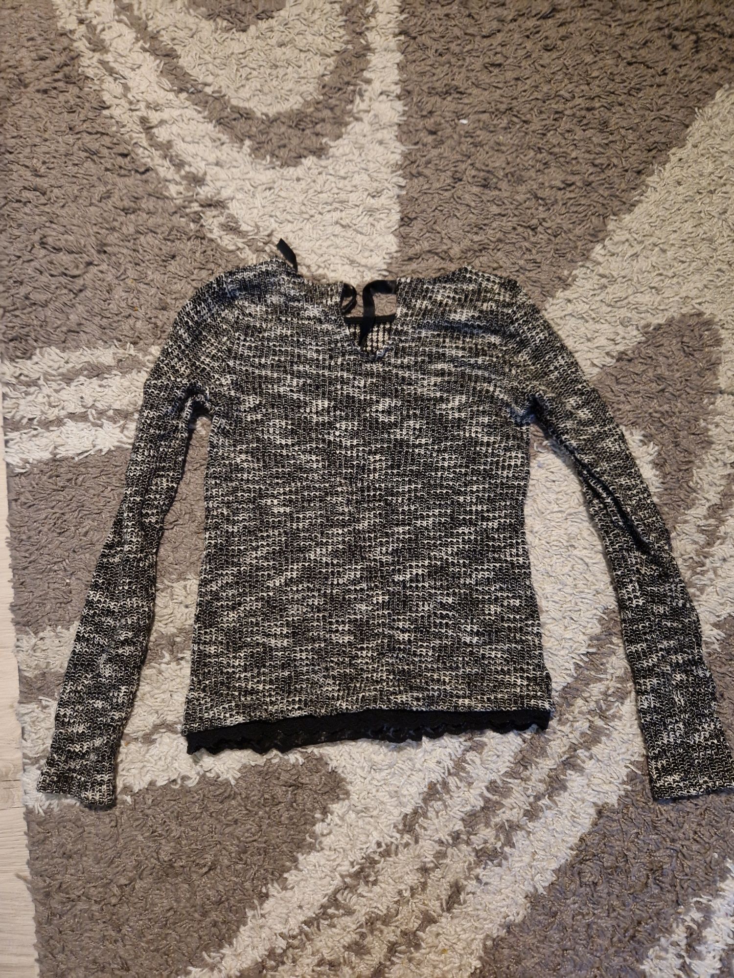 Sweterek w rozmiarze S