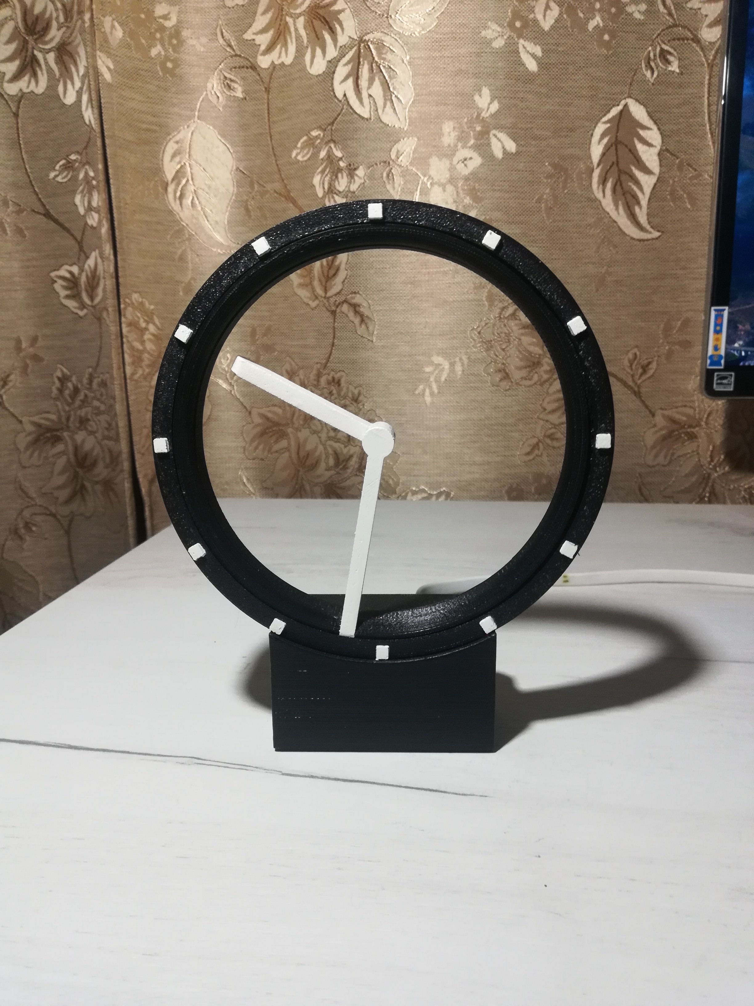 Креативний настільний годинник Hollow Clock