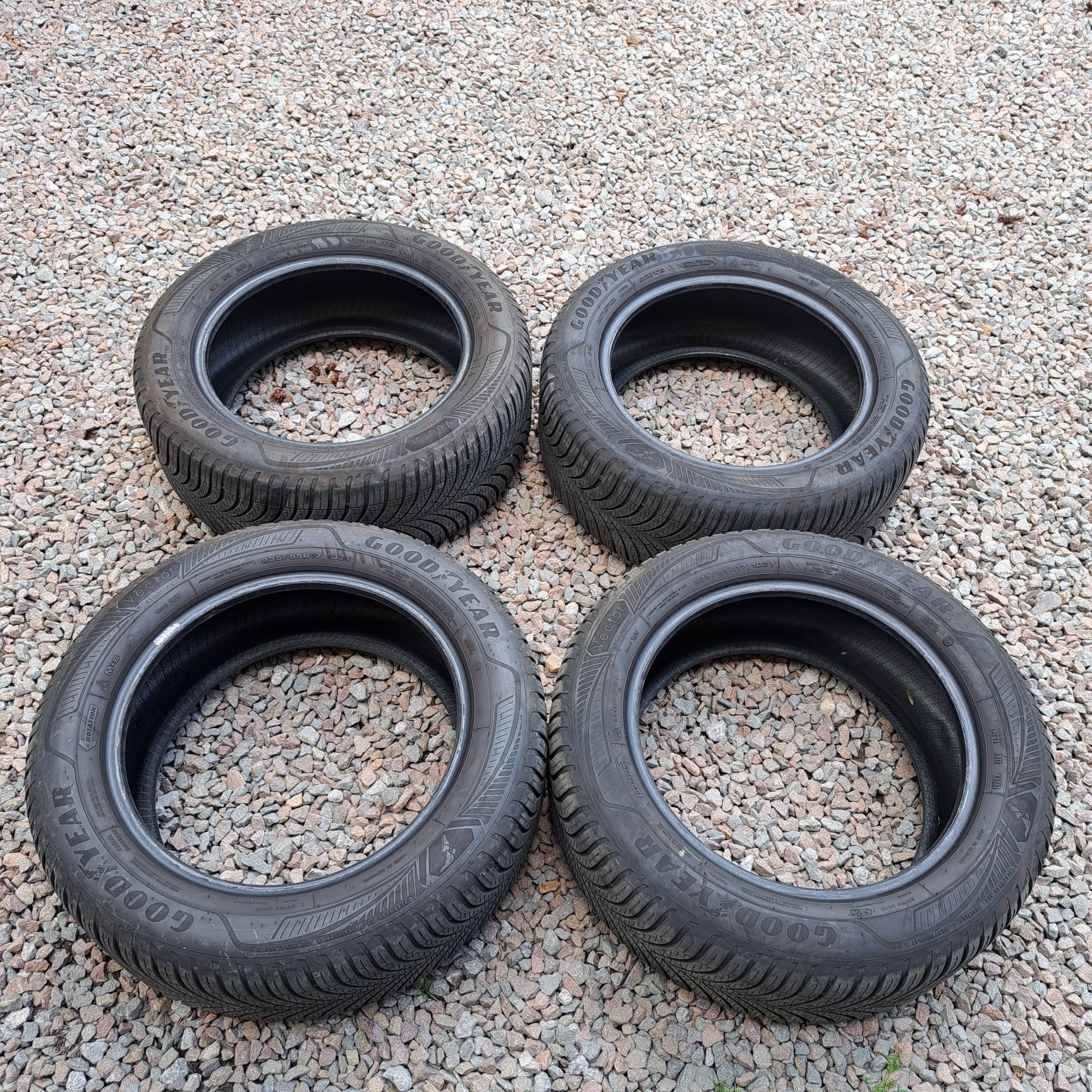 Opony całoroczne R17 235/55/17 Goodyear vector 4seanson