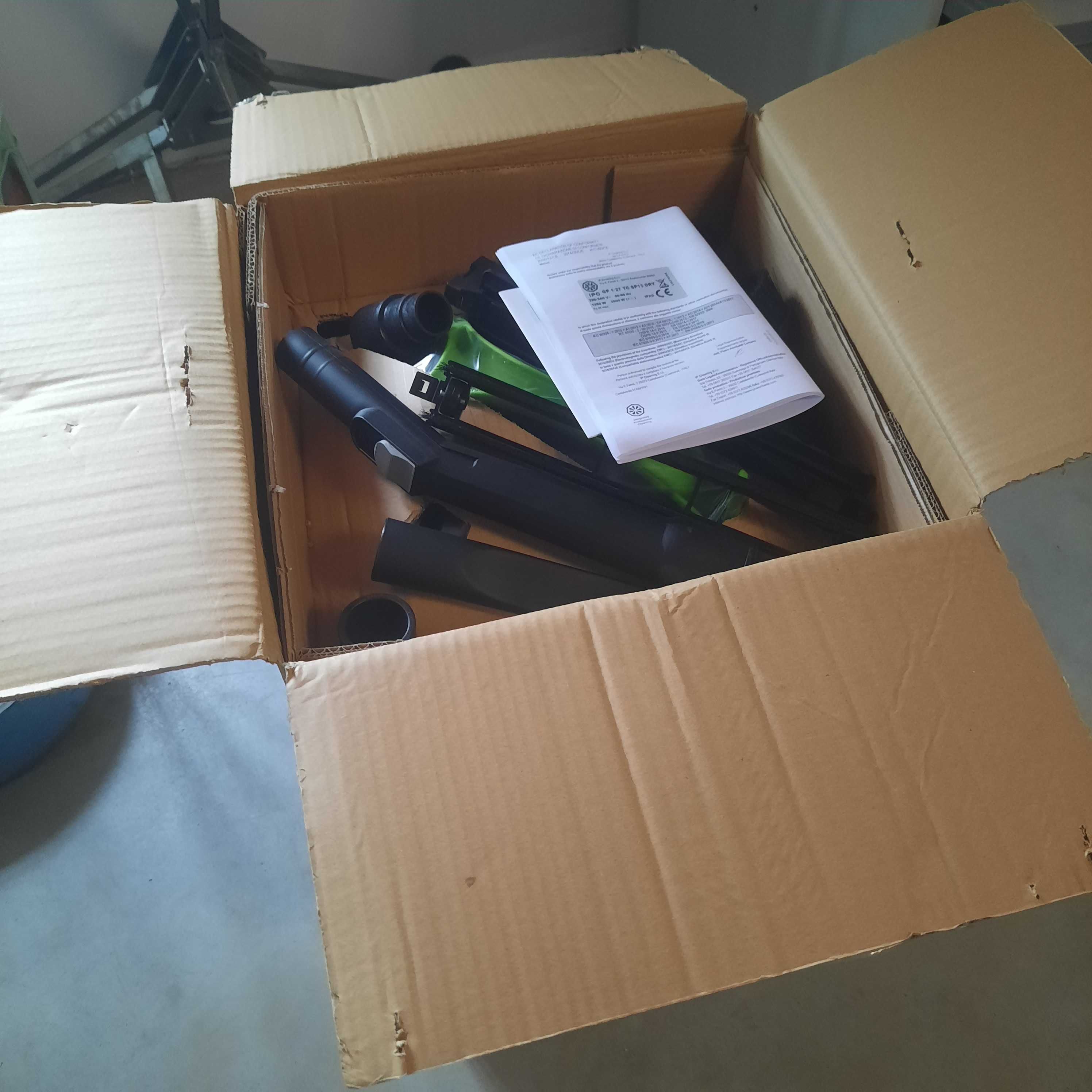 Odkurzacz z otrzepywaniem filtra pod elektronarzędzia