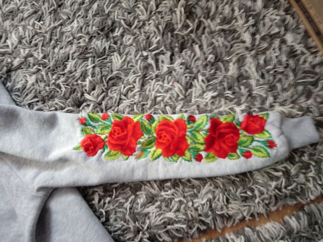 Bluza szara z motywem kwiatowym