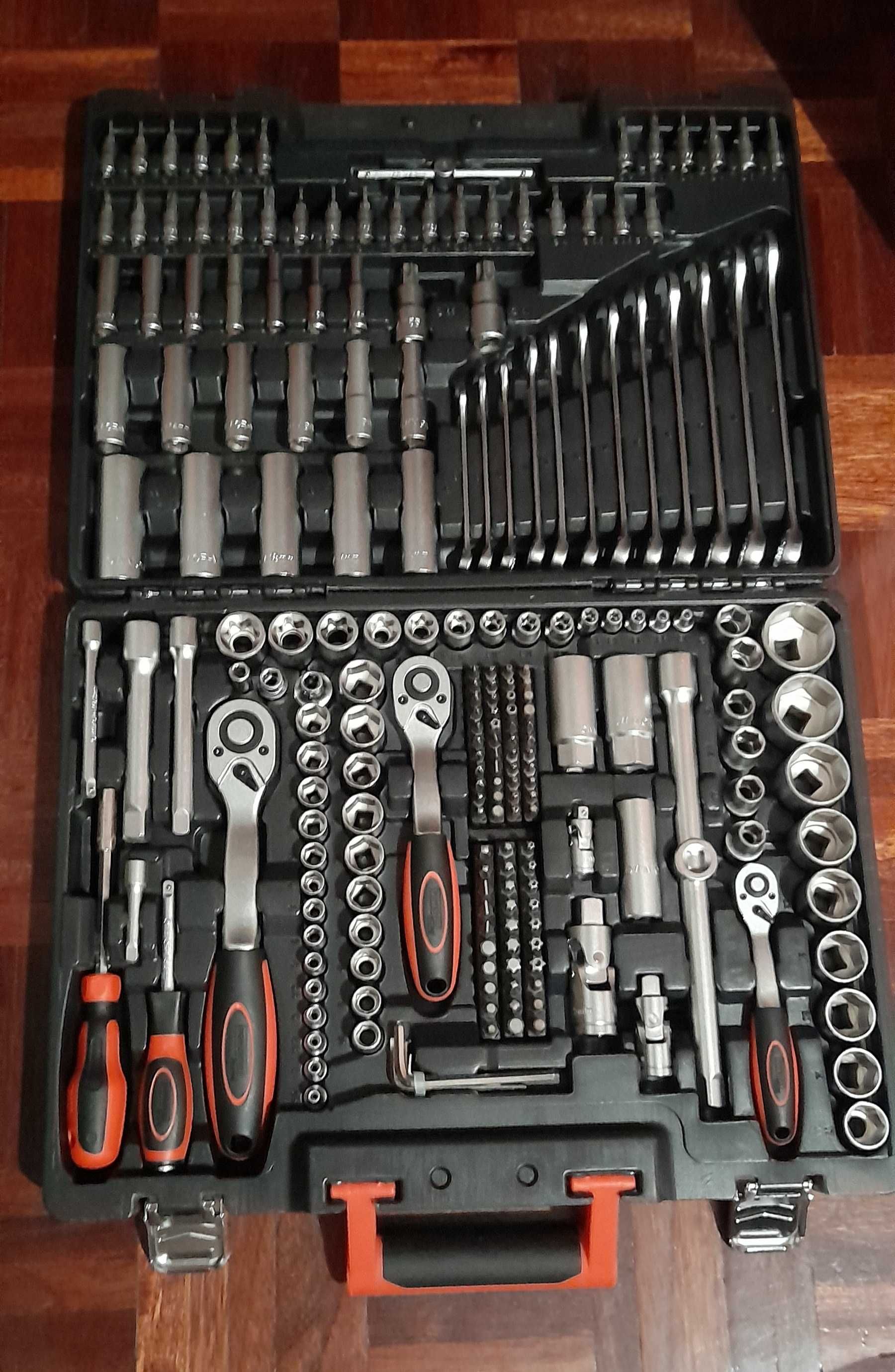 Caixa de 216 ferramentas