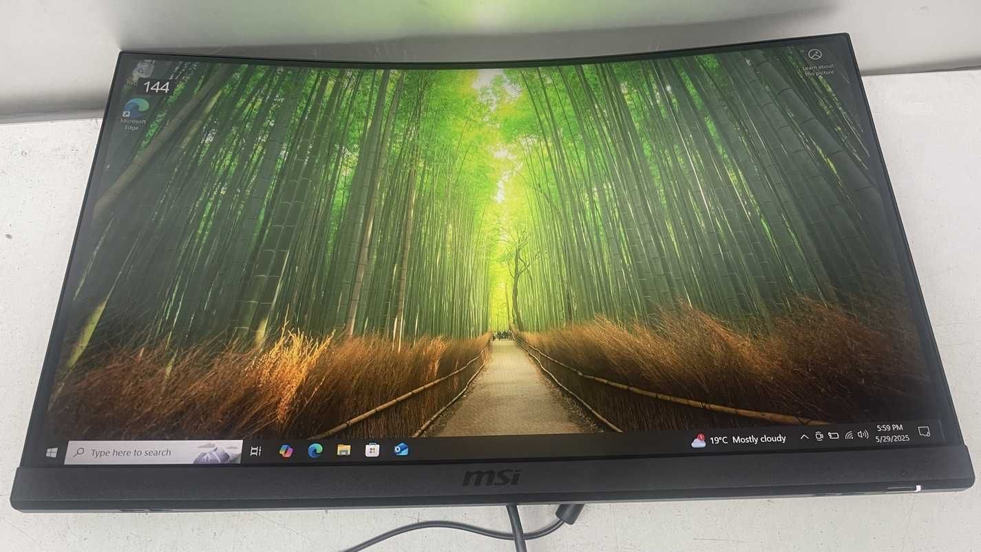 Монитор игровой 23.6" MSI Optix G24C6 144 Гц 1ms VA Full HD, изогнутый