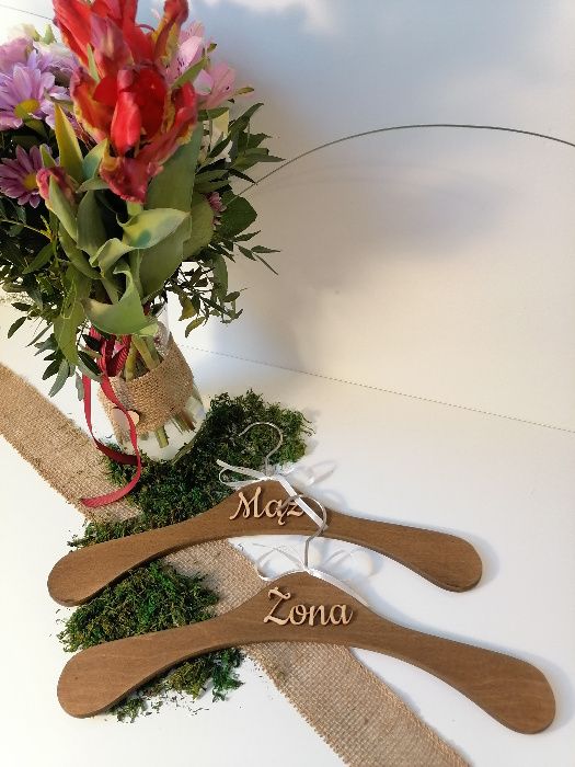 Rustykalne wieszaki ślubne - Żona i Mąż, satynowa wstążka