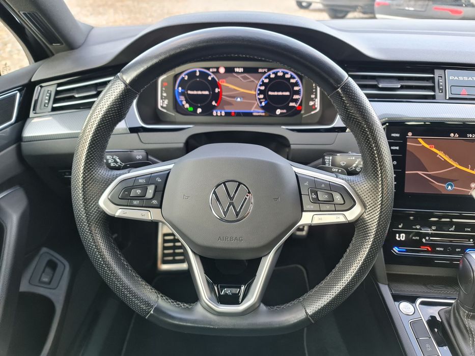 Volkswagen Passat R Line digitaltacho 2022r orginał bezwypadkowy serwisowany