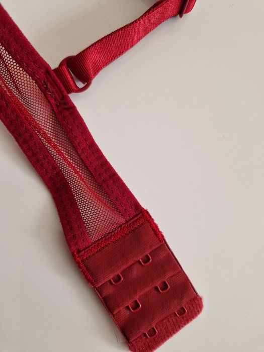 Zmysłowy czerwony komplet bielizny z haftem kwiatowym, L