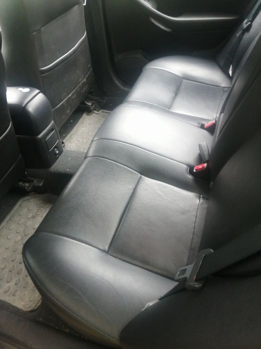 Sprzedam skórzane fotele toyota avensis t25