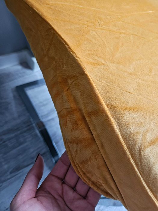 Pokrowce na krzesła miękkie welurowe musztardowe 4 sztuki komplet