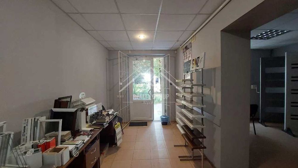 Продаж гарного приміщення під бізнес м-н Ювілейний поряд із ринком