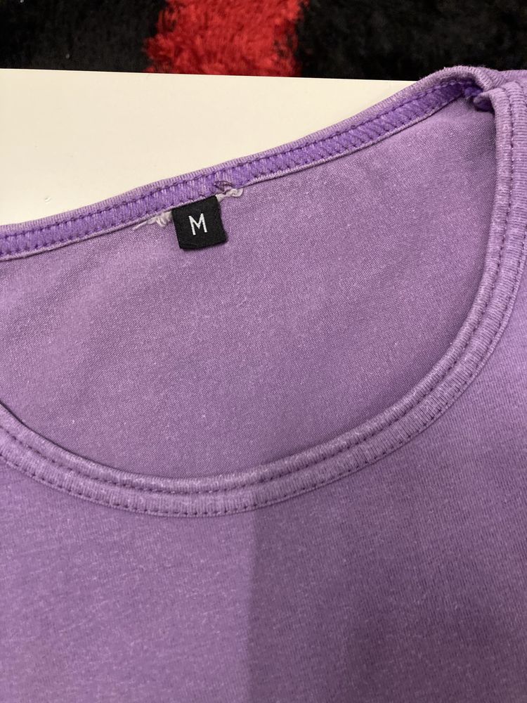 Camisola roxa “M” decote em U
