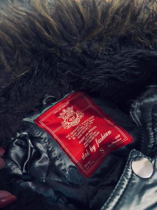 Szara srebrna kurtka zimowa z futerkiem S 36 ocieplana