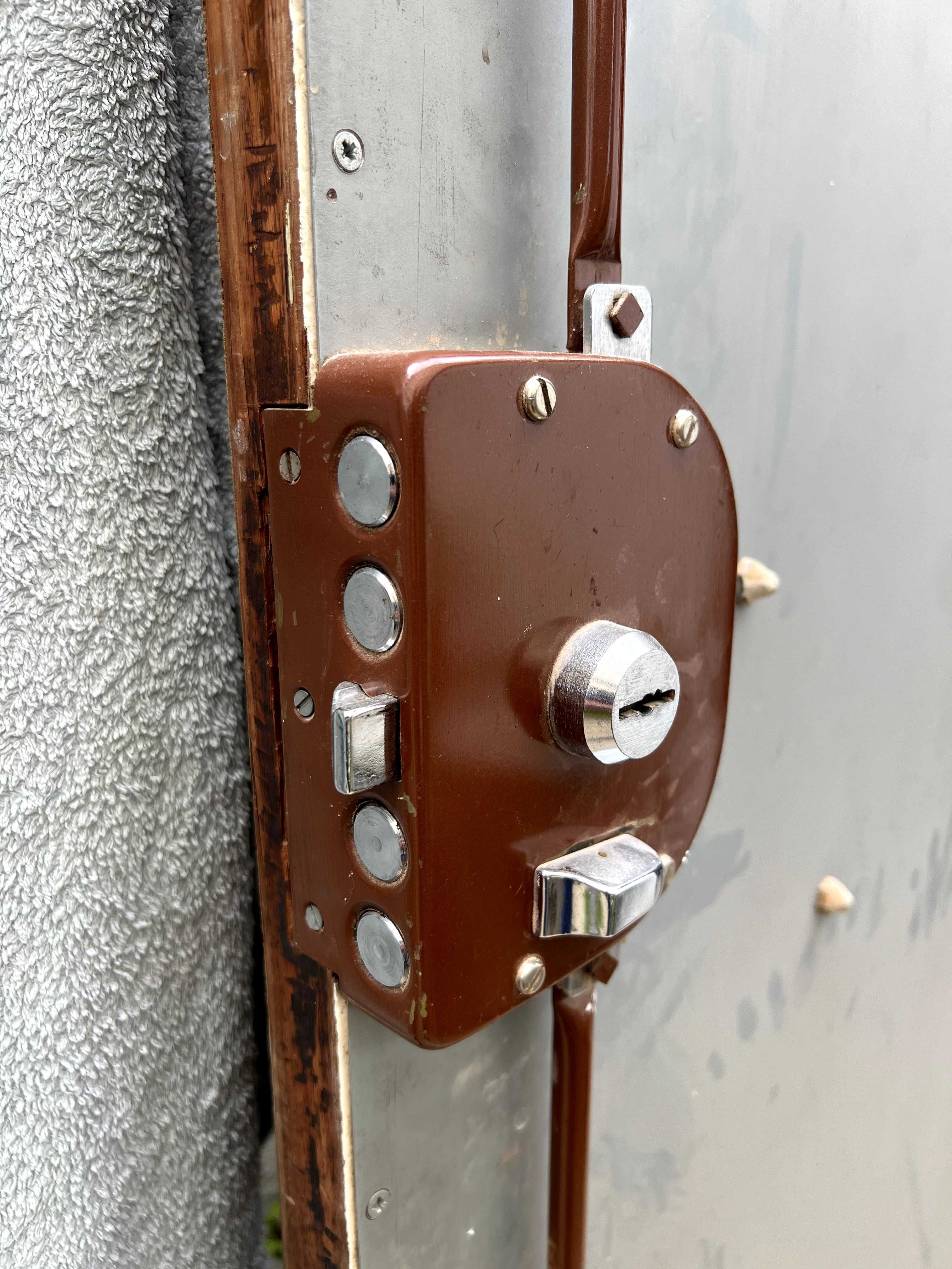 Porta Blindada, com Fechaduras e com chaves