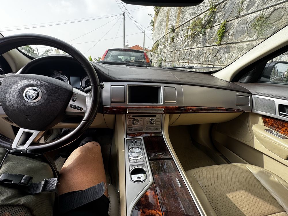 Jaguar XF250 3.0D V6 275cv