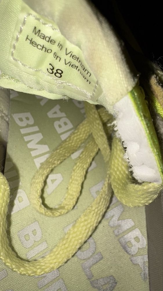 Tenis mulher Bimba Y Lola praticamente novos com sola de 4 cm altura
