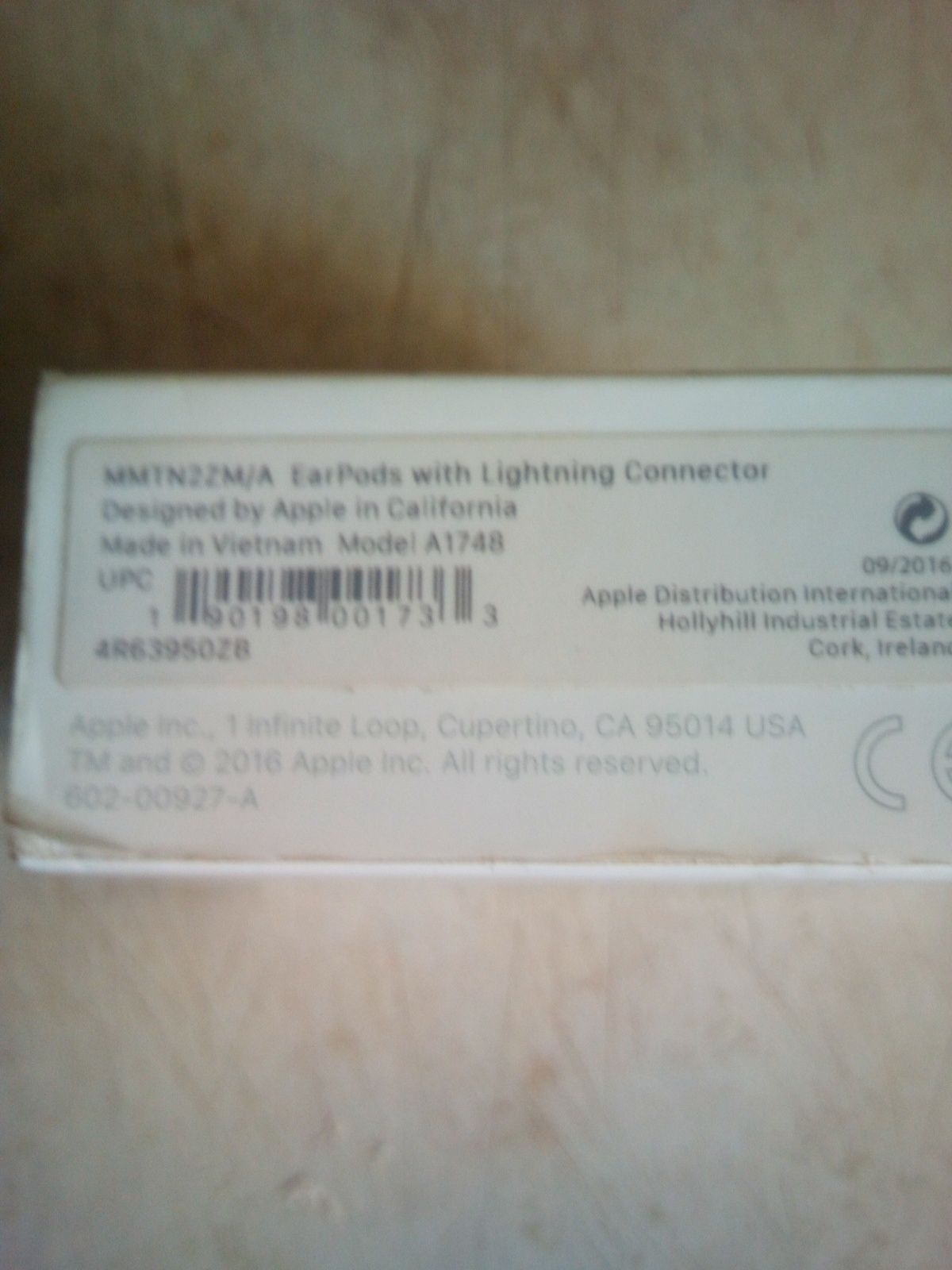 EarPods lightning connector box