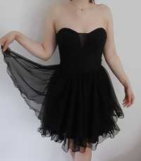 Czarna sukienka z dużą warstwą tiulu bez ramiączek pretty women
