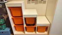 IKEA TROFAST Regał z pojemnikami, biały/pomarańcz