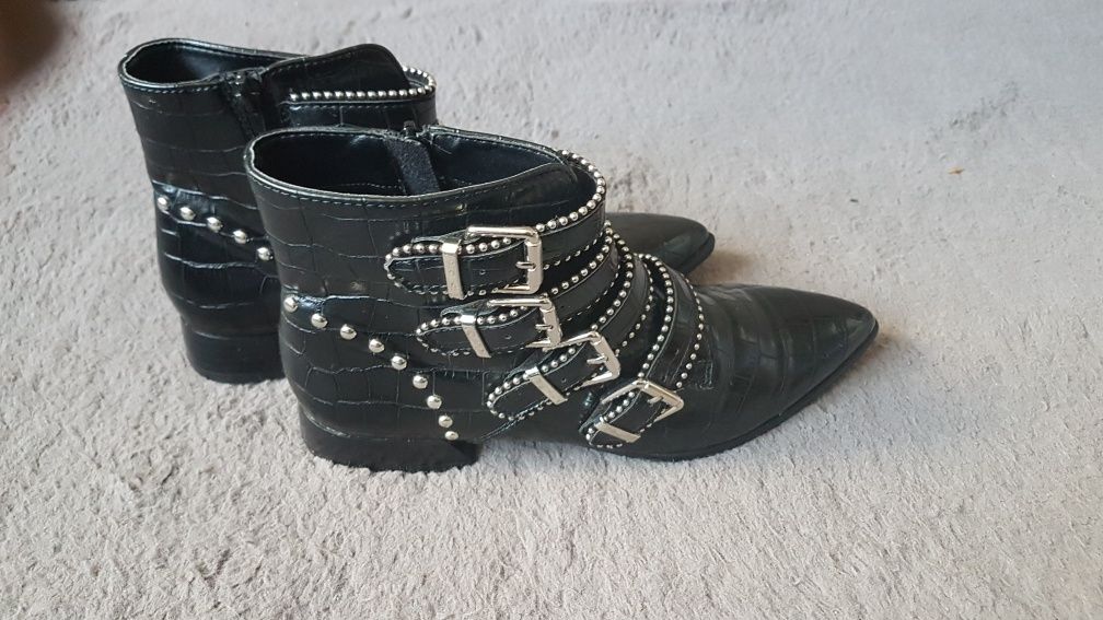 Botki z ćwiekami r.39
