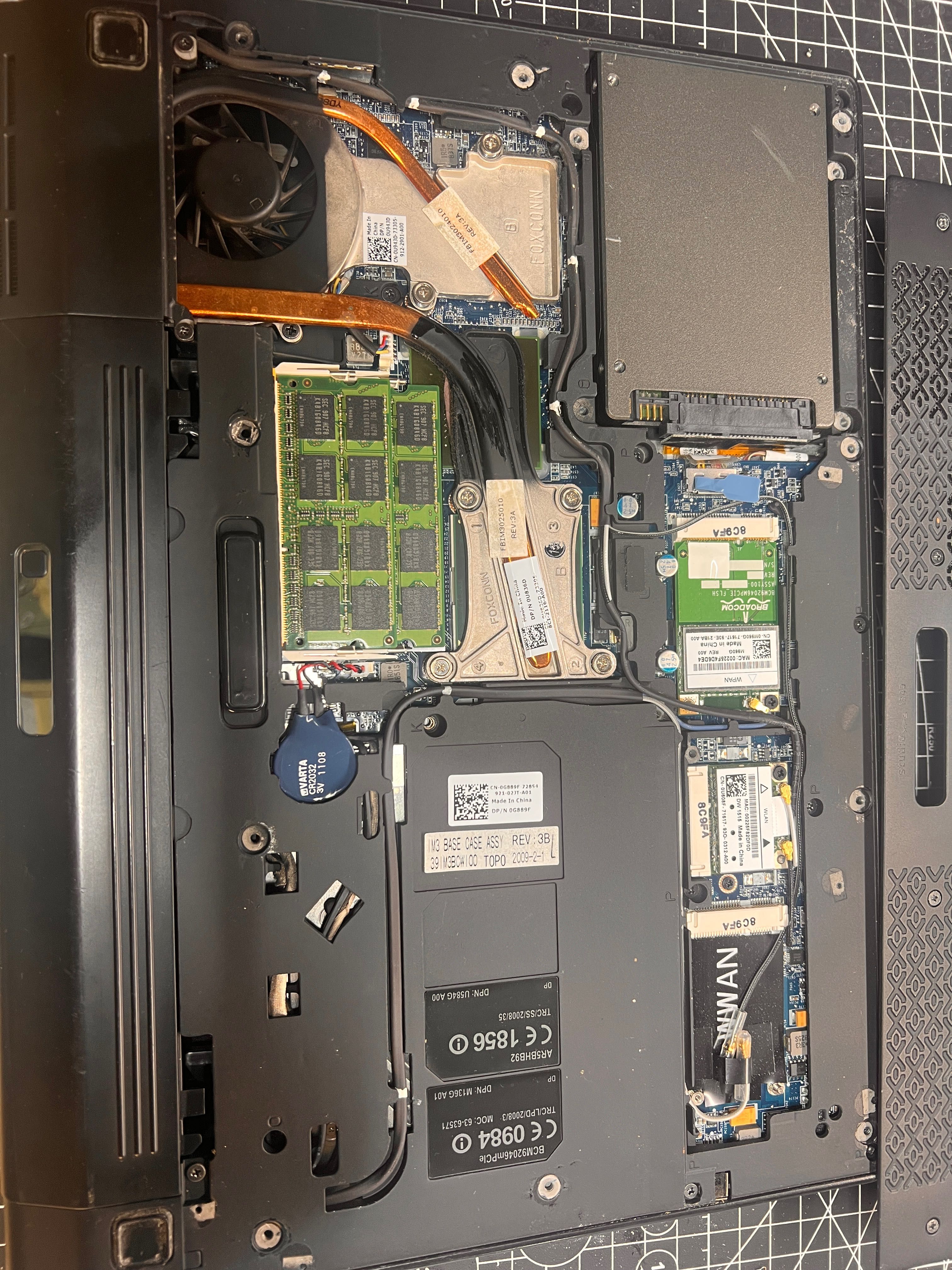 Zabytkowy laptop Dell studio XPS