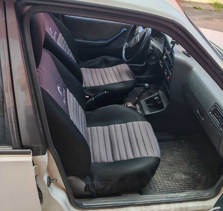 Опель Аскона, міцний,  надійний.