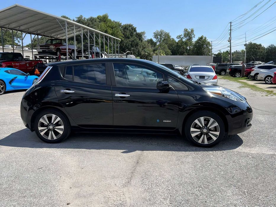 Nissan LEAF      2015