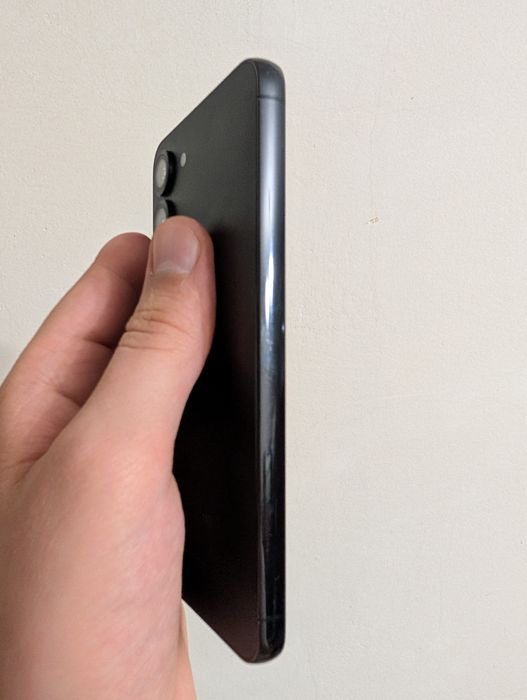 Продам Samsung s23 256 в гарному стані. Неверлок. В подарунок чохли