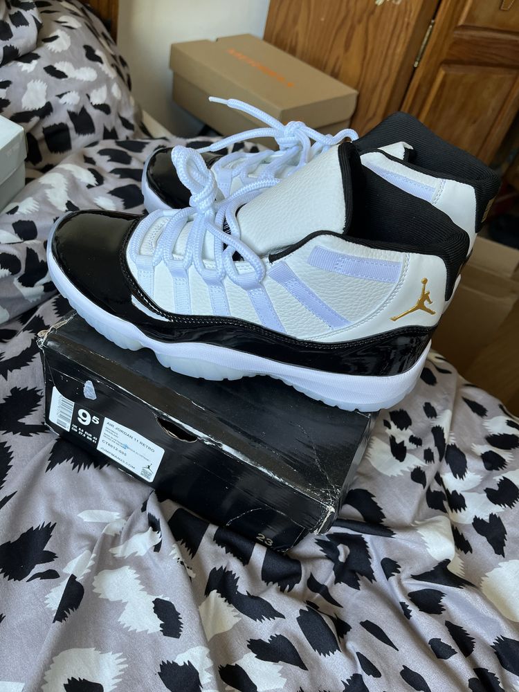 Jordan 11 preta e branca