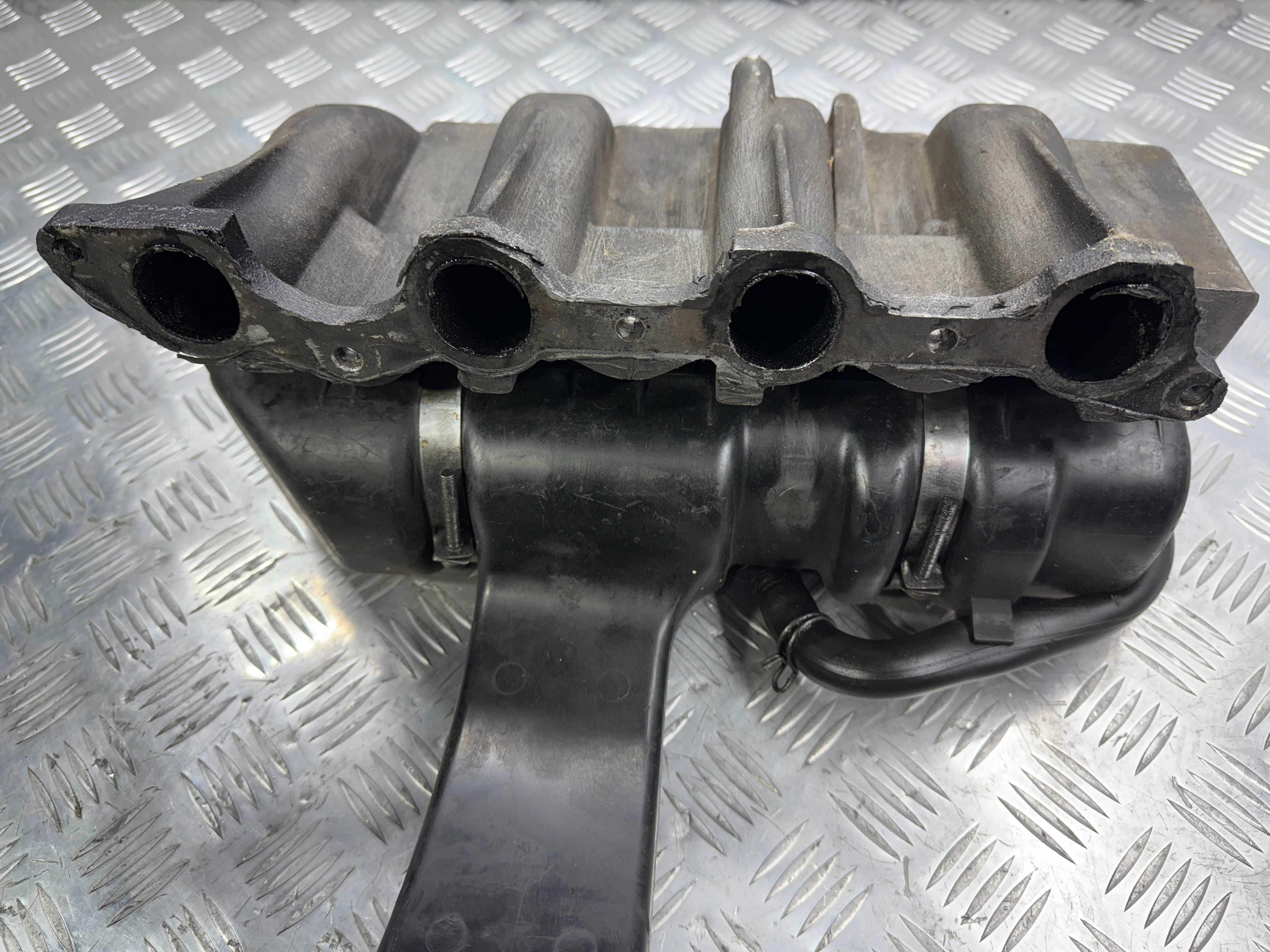 Впускной колектор 1. 7 d kadett astra f vectra a 1.7d 90156553